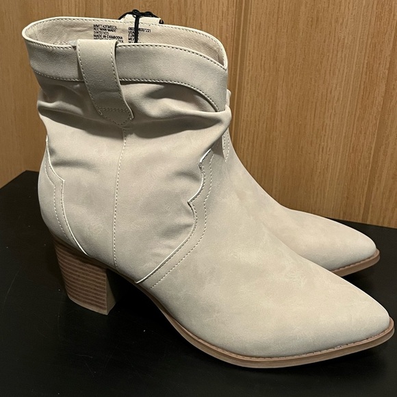 Time and Tru Cream Colored Booties - Picture 9 of 14